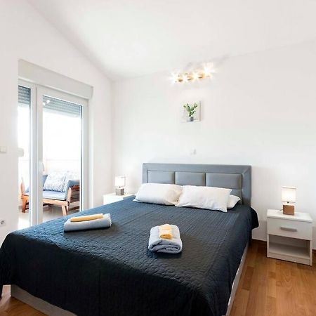 Cozy Apartment With Private Parking Medulin Eksteriør bilde